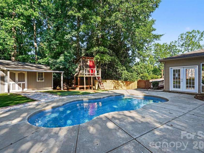 6826 Teal Drive, Denver, NC 28037.  MLS# CAR4395169, YatesRealty ID 31324. 