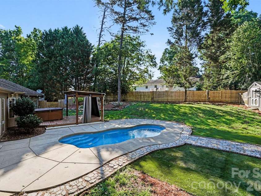 6826 Teal Drive, Denver, NC 28037.  MLS# CAR4395169, YatesRealty ID 31324. 