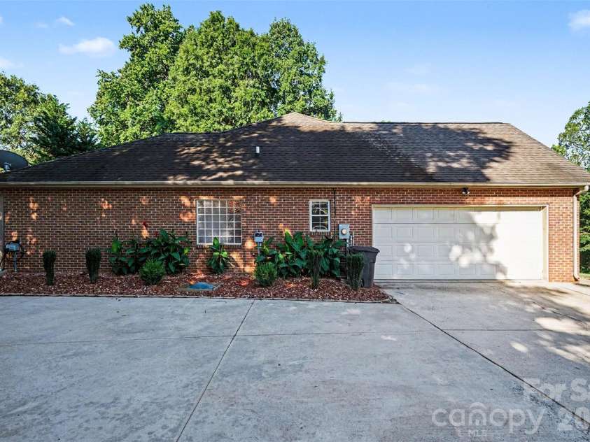 6826 Teal Drive, Denver, NC 28037.  MLS# CAR4395169, YatesRealty ID 31324. 