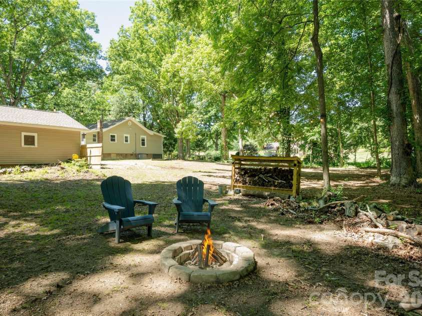40 Dove Haven Lane, Hendersonville, NC 28791.  MLS# CAR4386023, YatesRealty ID 31325. 