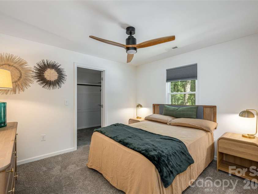 40 Dove Haven Lane, Hendersonville, NC 28791.  MLS# CAR4386023, YatesRealty ID 31325. 
