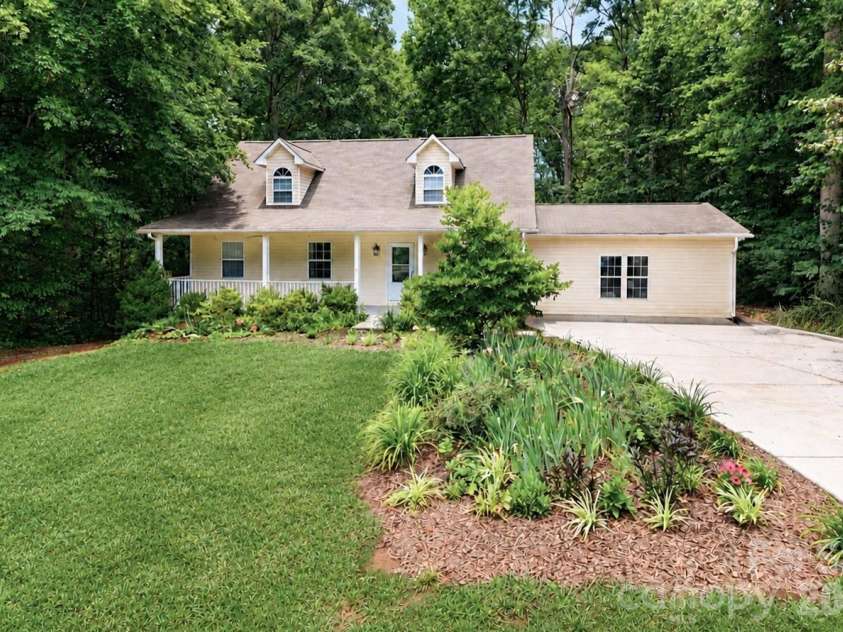 7371 Summit Drive, Denver, NC 28037.  MLS# CAR4392872, YatesRealty ID 31326. 