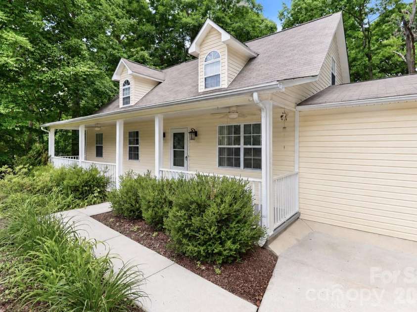 7371 Summit Drive, Denver, NC 28037.  MLS# CAR4392872, YatesRealty ID 31326. 
