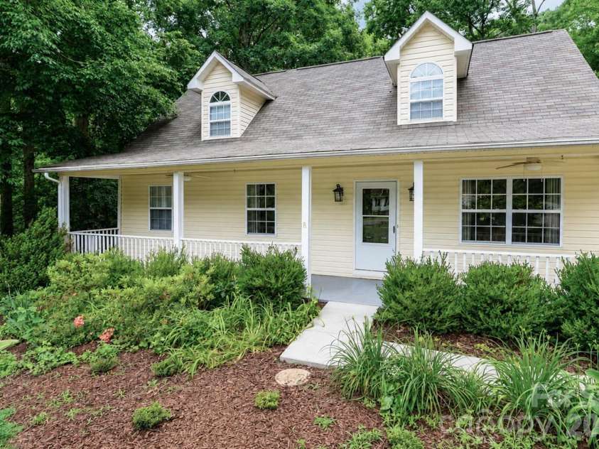 7371 Summit Drive, Denver, NC 28037.  MLS# CAR4392872, YatesRealty ID 31326. 