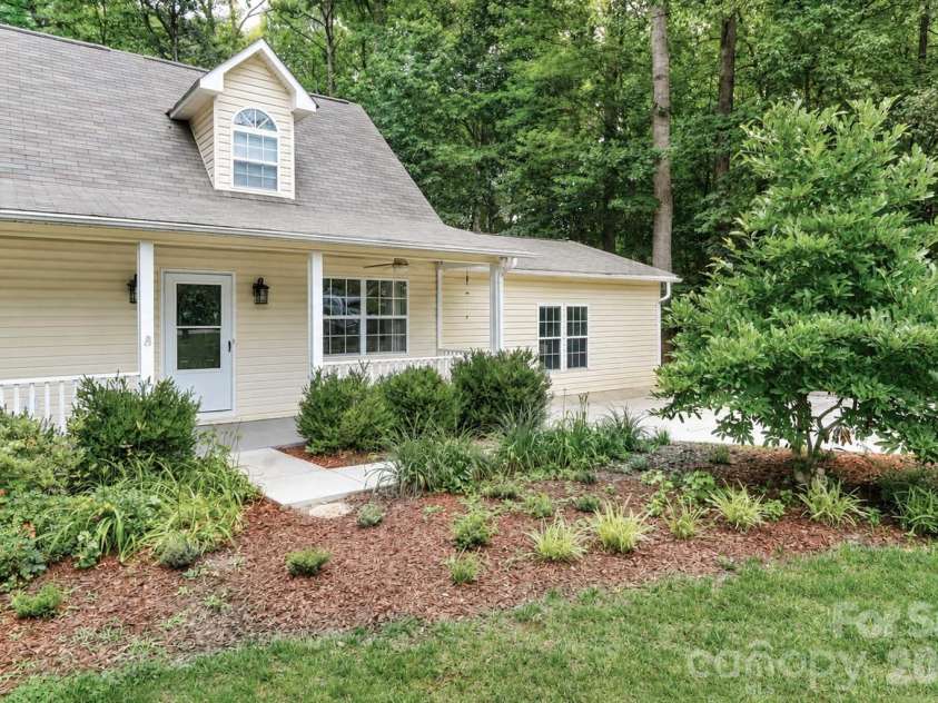 7371 Summit Drive, Denver, NC 28037.  MLS# CAR4392872, YatesRealty ID 31326. 