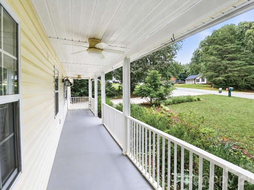 7371 Summit Drive, Denver, NC 28037.  MLS# CAR4392872, YatesRealty ID 31326. 