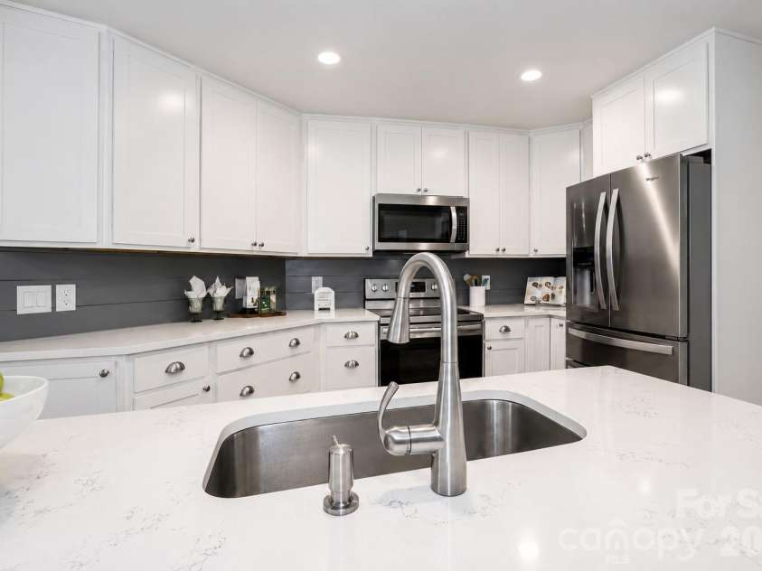 7371 Summit Drive, Denver, NC 28037.  MLS# CAR4392872, YatesRealty ID 31326. 