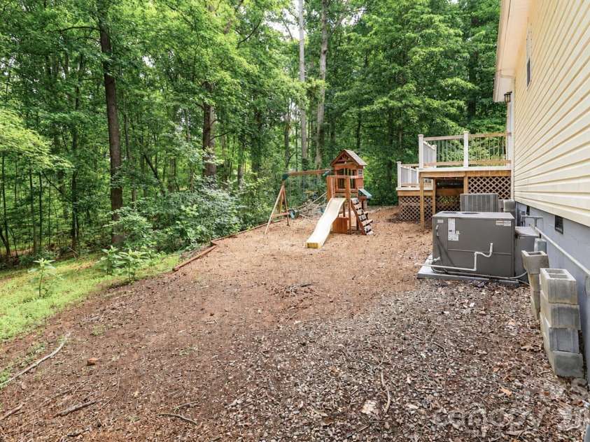 7371 Summit Drive, Denver, NC 28037.  MLS# CAR4392872, YatesRealty ID 31326. 