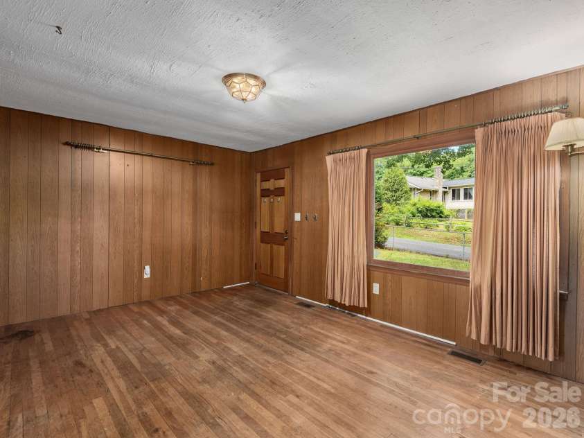 807 Cherokee Avenue, Black Mountain, NC 28711.  MLS# CAR4390999, YatesRealty ID 31327. 