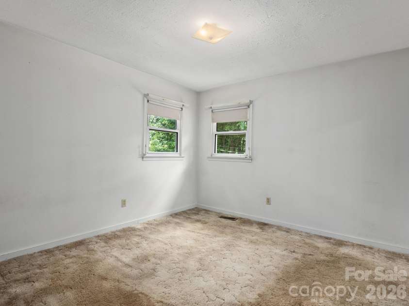 807 Cherokee Avenue, Black Mountain, NC 28711.  MLS# CAR4390999, YatesRealty ID 31327. 