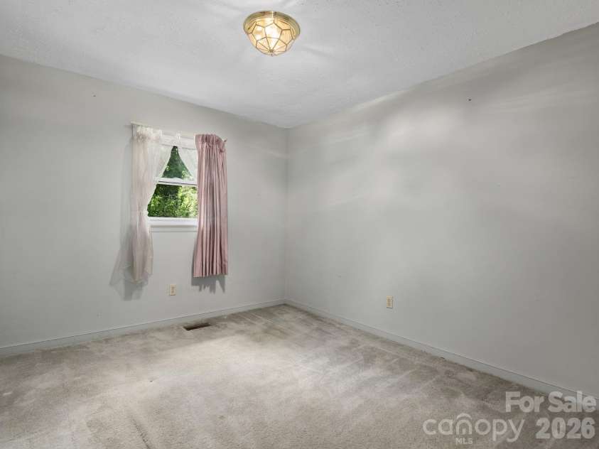 807 Cherokee Avenue, Black Mountain, NC 28711.  MLS# CAR4390999, YatesRealty ID 31327. 