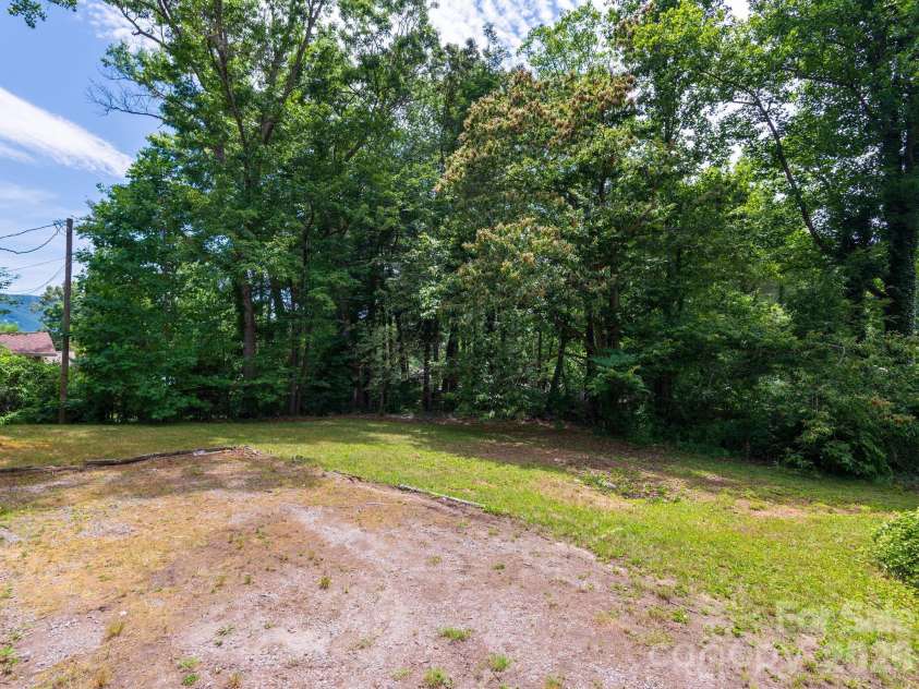 807 Cherokee Avenue, Black Mountain, NC 28711.  MLS# CAR4390999, YatesRealty ID 31327. 