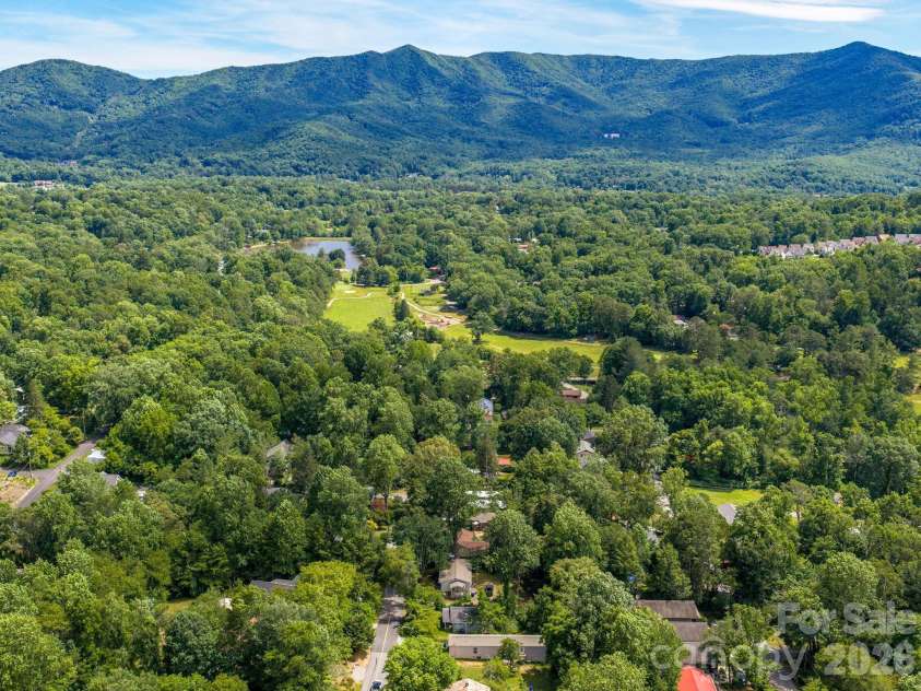 807 Cherokee Avenue, Black Mountain, NC 28711.  MLS# CAR4390999, YatesRealty ID 31327. 