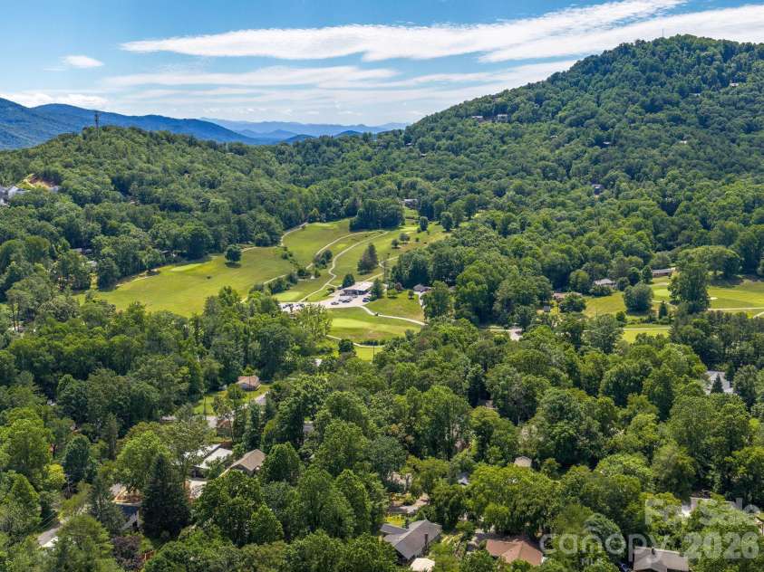 807 Cherokee Avenue, Black Mountain, NC 28711.  MLS# CAR4390999, YatesRealty ID 31327. 