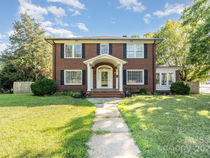 761 Center Street, Statesville, NC 28677.  MLS# CAR4281554, YatesRealty ID 31328. 