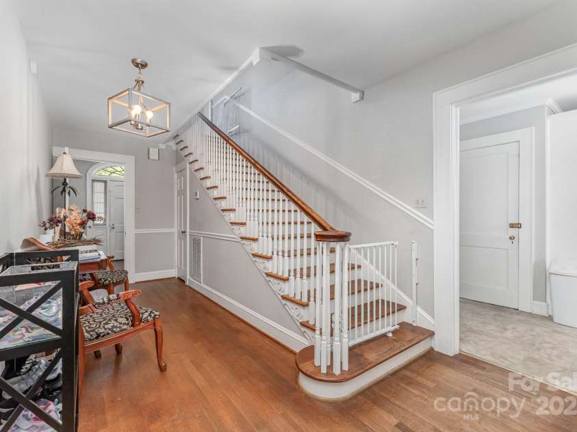 761 Center Street, Statesville, NC 28677.  MLS# CAR4281554, YatesRealty ID 31328. 