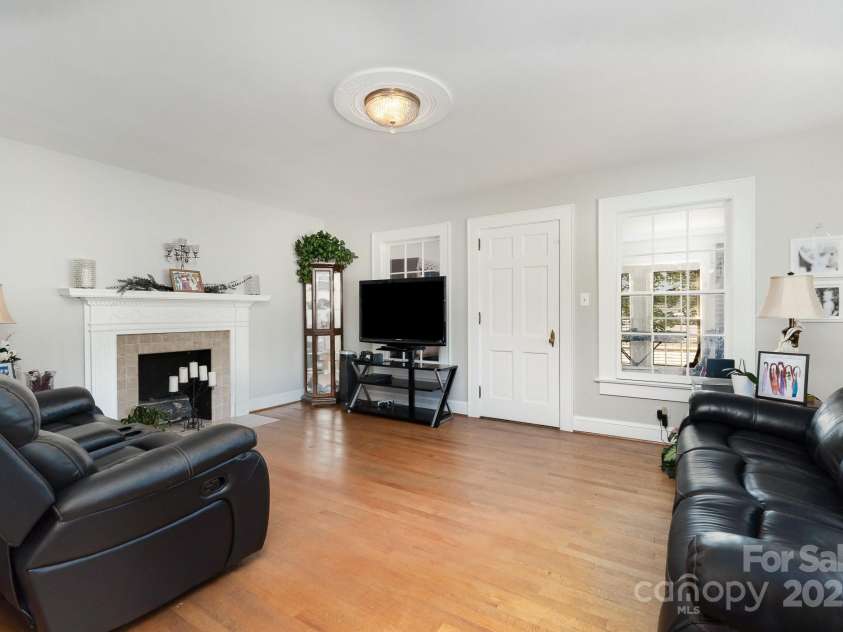 761 Center Street, Statesville, NC 28677.  MLS# CAR4281554, YatesRealty ID 31328. 