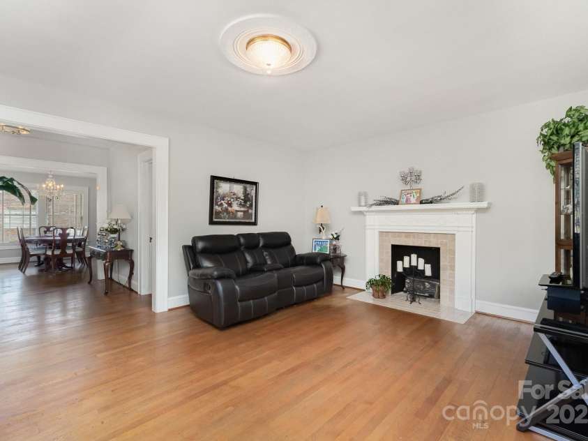 761 Center Street, Statesville, NC 28677.  MLS# CAR4281554, YatesRealty ID 31328. 