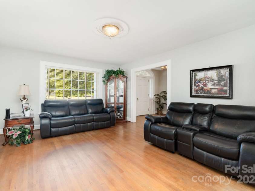 761 Center Street, Statesville, NC 28677.  MLS# CAR4281554, YatesRealty ID 31328. 