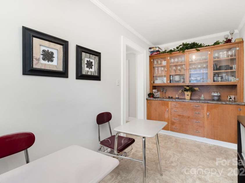 761 Center Street, Statesville, NC 28677.  MLS# CAR4281554, YatesRealty ID 31328. 