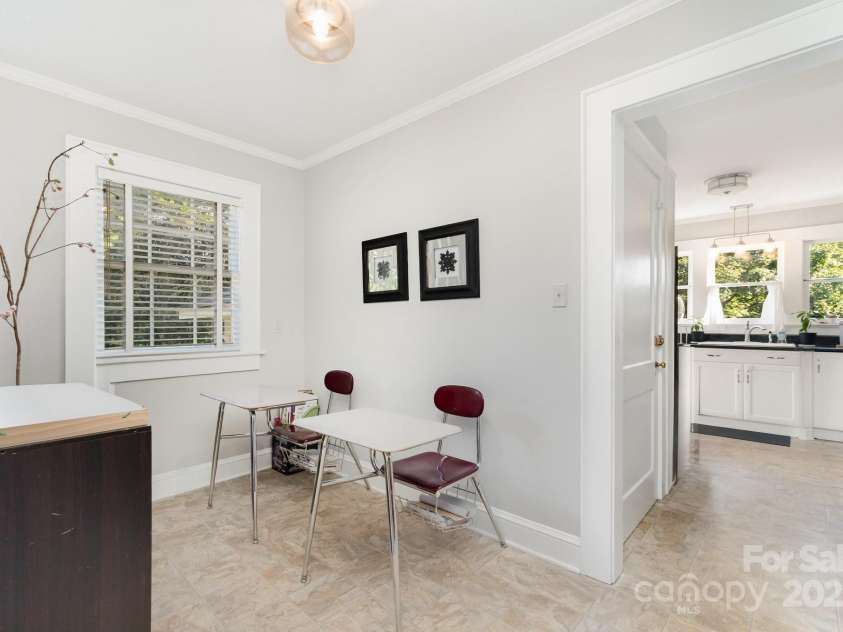 761 Center Street, Statesville, NC 28677.  MLS# CAR4281554, YatesRealty ID 31328. 