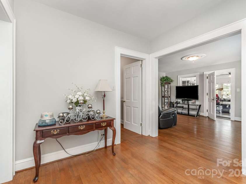 761 Center Street, Statesville, NC 28677.  MLS# CAR4281554, YatesRealty ID 31328. 