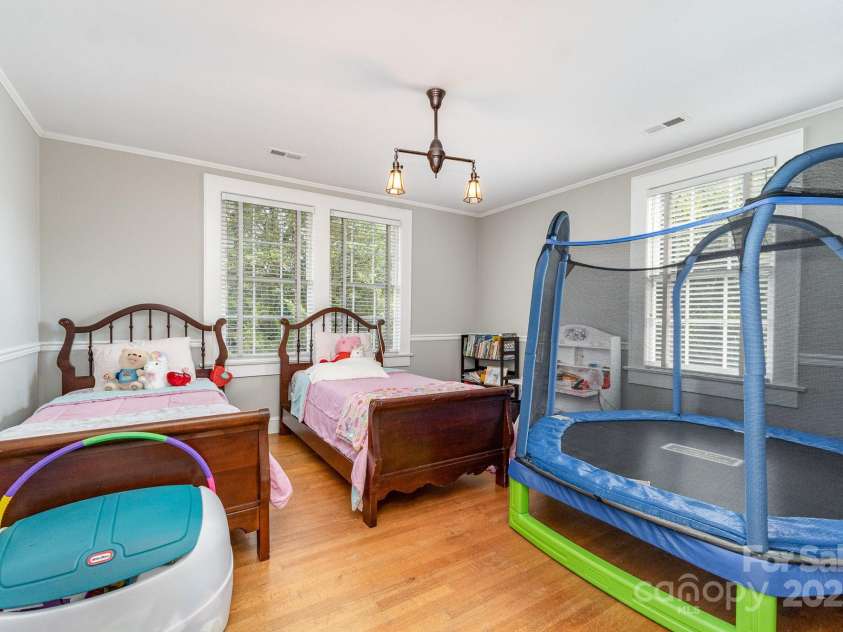 761 Center Street, Statesville, NC 28677.  MLS# CAR4281554, YatesRealty ID 31328. 