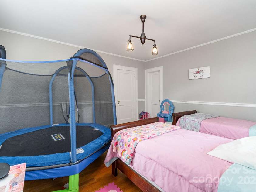 761 Center Street, Statesville, NC 28677.  MLS# CAR4281554, YatesRealty ID 31328. 