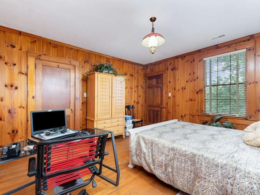 761 Center Street, Statesville, NC 28677.  MLS# CAR4281554, YatesRealty ID 31328. 