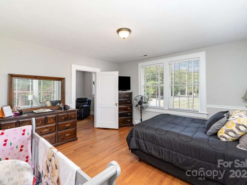 761 Center Street, Statesville, NC 28677.  MLS# CAR4281554, YatesRealty ID 31328. 