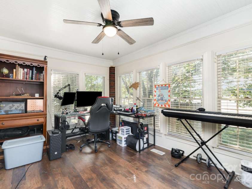 761 Center Street, Statesville, NC 28677.  MLS# CAR4281554, YatesRealty ID 31328. 