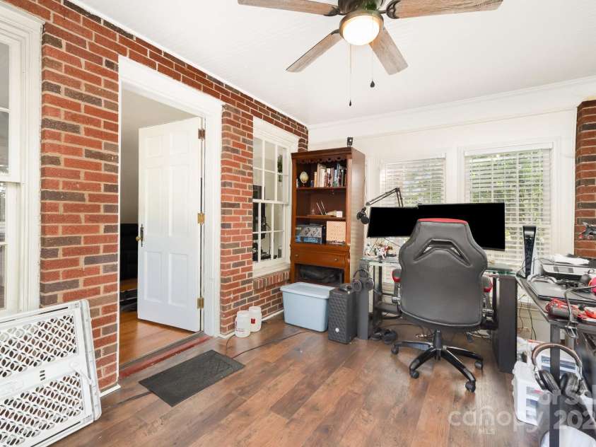 761 Center Street, Statesville, NC 28677.  MLS# CAR4281554, YatesRealty ID 31328. 