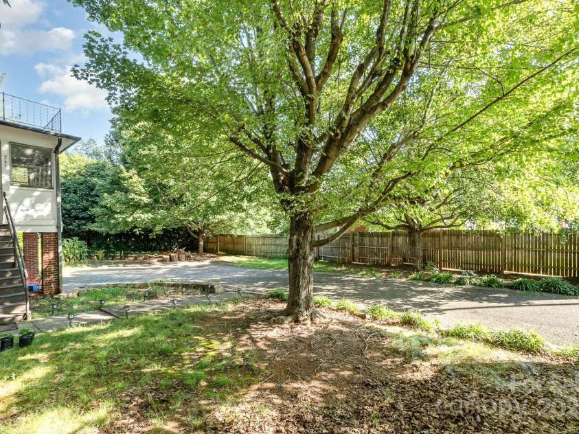 761 Center Street, Statesville, NC 28677.  MLS# CAR4281554, YatesRealty ID 31328. 