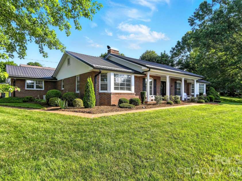 601 Pennell Street, Lenoir, NC 28645.  MLS# CAR4274265, YatesRealty ID 3133. 