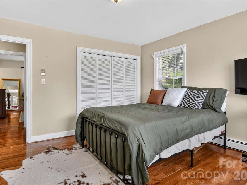 601 Pennell Street, Lenoir, NC 28645.  MLS# CAR4274265, YatesRealty ID 3133. 
