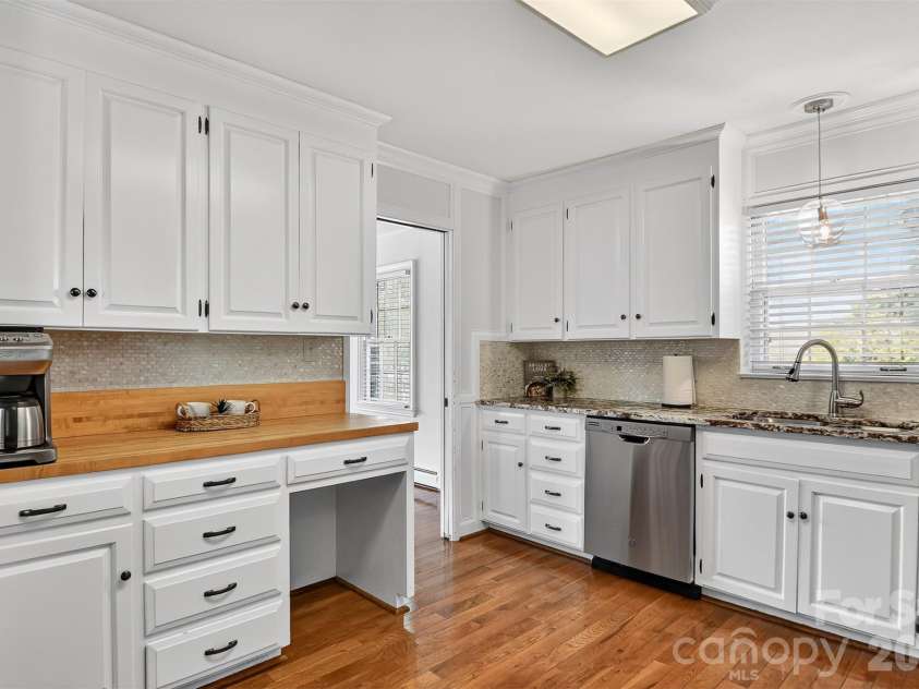 601 Pennell Street, Lenoir, NC 28645.  MLS# CAR4274265, YatesRealty ID 3133. 