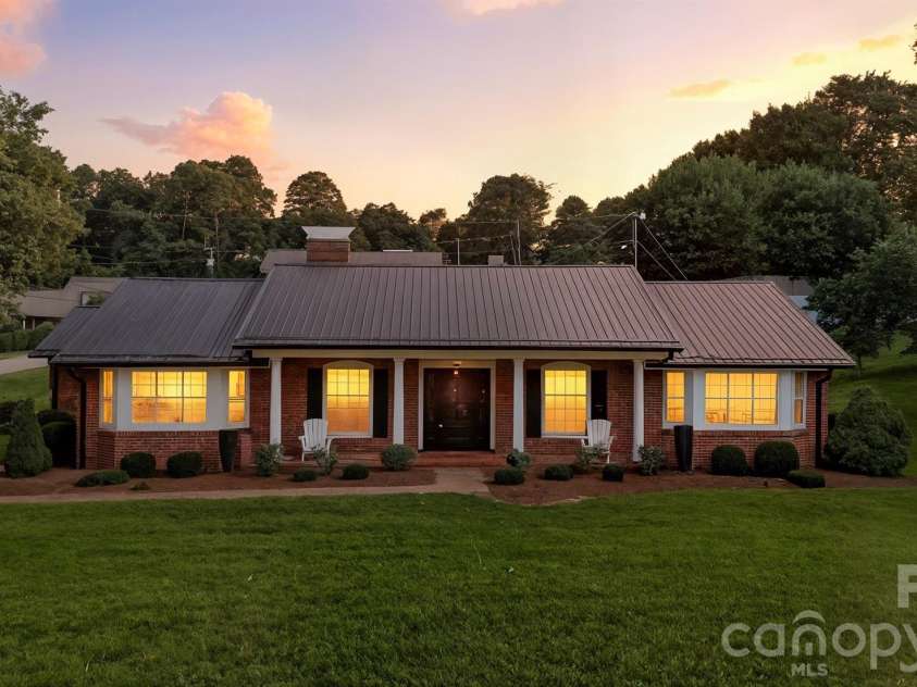 601 Pennell Street, Lenoir, NC 28645.  MLS# CAR4274265, YatesRealty ID 3133. 