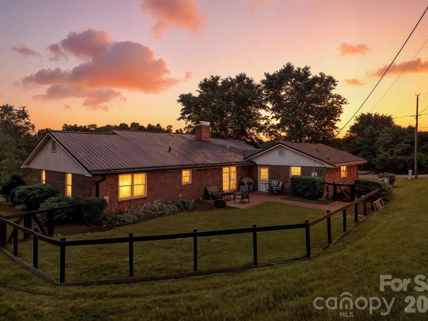 601 Pennell Street, Lenoir, NC 28645.  MLS# CAR4274265, YatesRealty ID 3133. 