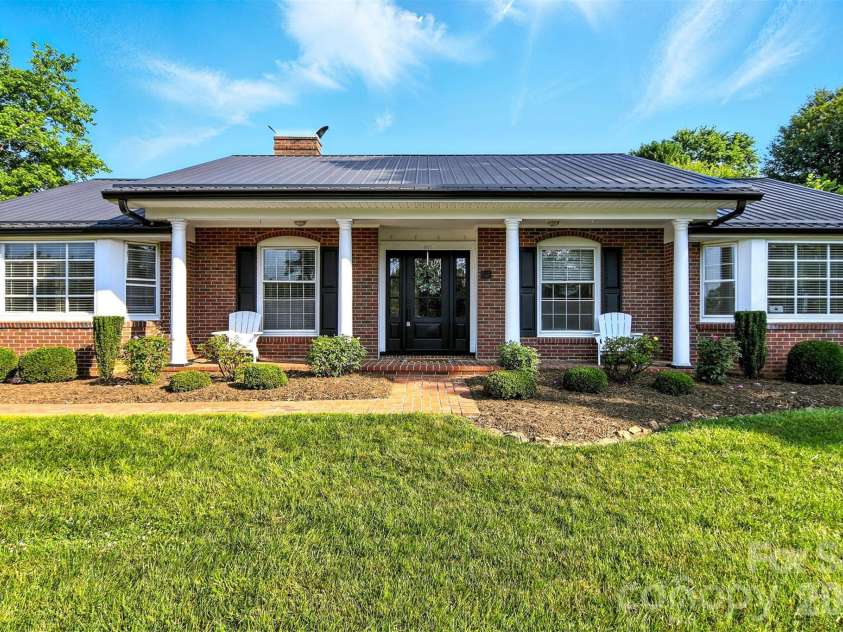 601 Pennell Street, Lenoir, NC 28645.  MLS# CAR4274265, YatesRealty ID 3133. 