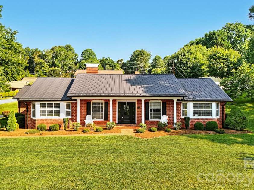 601 Pennell Street, Lenoir, NC 28645.  MLS# CAR4274265, YatesRealty ID 3133. 