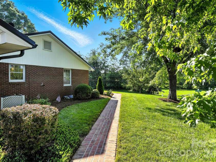 601 Pennell Street, Lenoir, NC 28645.  MLS# CAR4274265, YatesRealty ID 3133. 