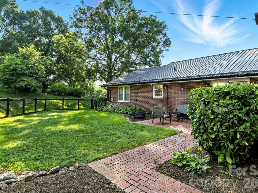 601 Pennell Street, Lenoir, NC 28645.  MLS# CAR4274265, YatesRealty ID 3133. 
