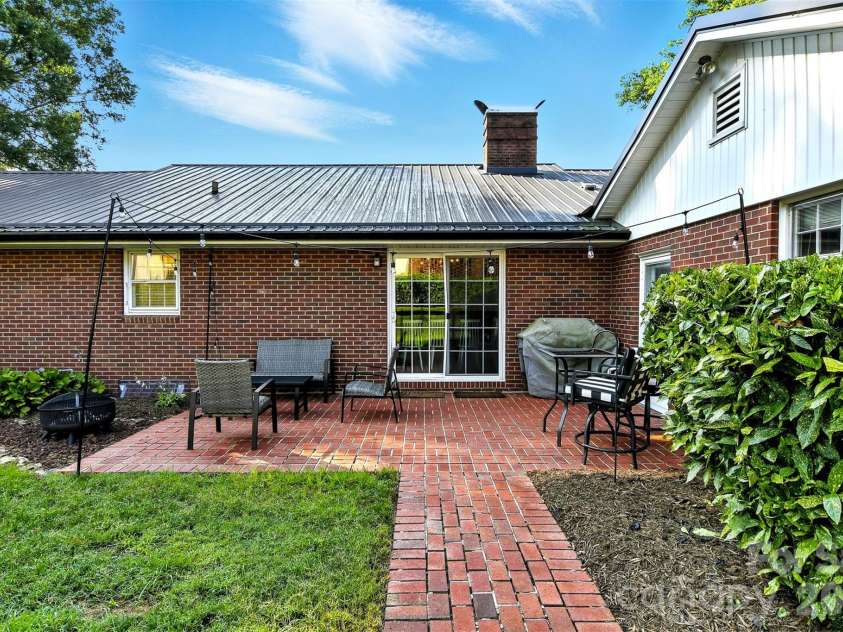 601 Pennell Street, Lenoir, NC 28645.  MLS# CAR4274265, YatesRealty ID 3133. 