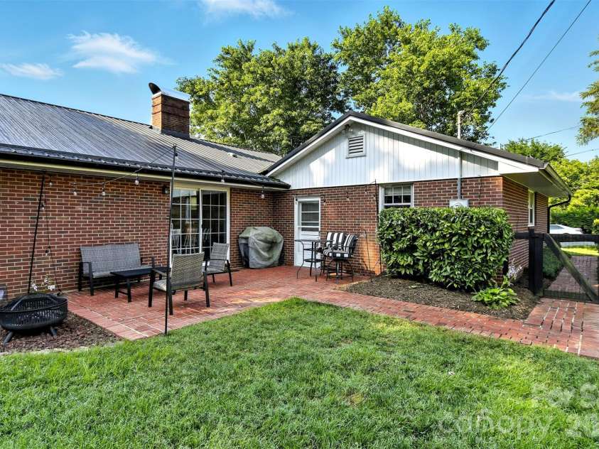 601 Pennell Street, Lenoir, NC 28645.  MLS# CAR4274265, YatesRealty ID 3133. 