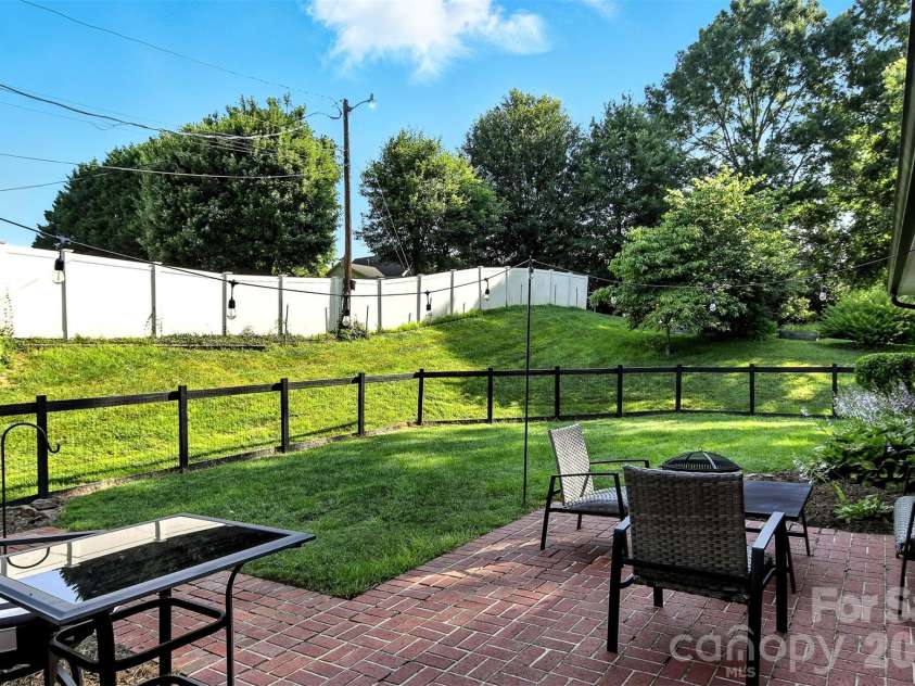 601 Pennell Street, Lenoir, NC 28645.  MLS# CAR4274265, YatesRealty ID 3133. 