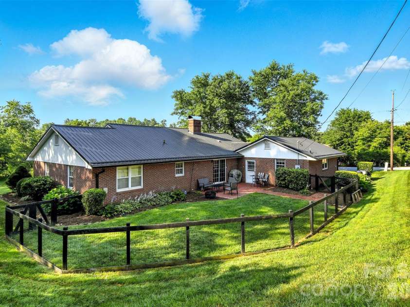 601 Pennell Street, Lenoir, NC 28645.  MLS# CAR4274265, YatesRealty ID 3133. 