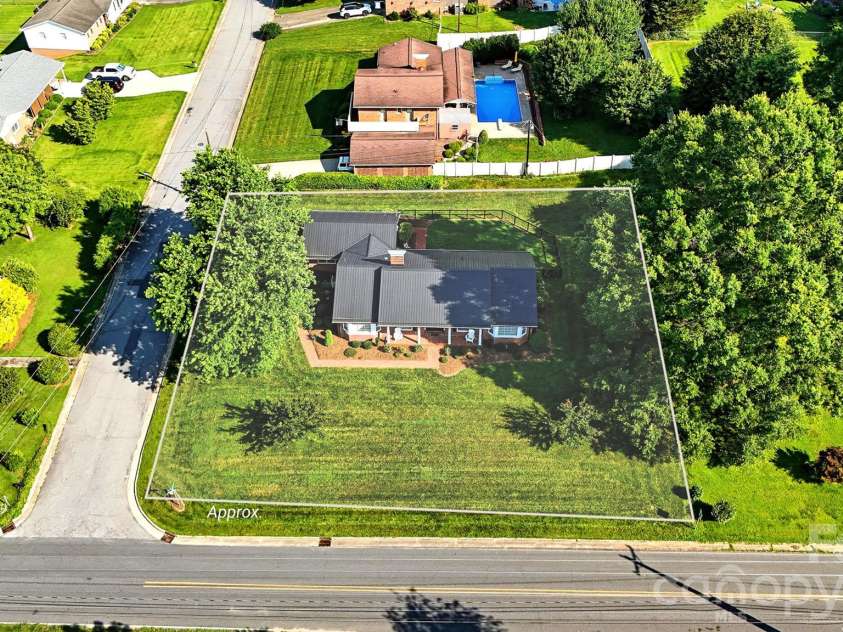 601 Pennell Street, Lenoir, NC 28645.  MLS# CAR4274265, YatesRealty ID 3133. 