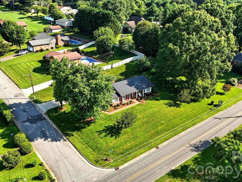 601 Pennell Street, Lenoir, NC 28645.  MLS# CAR4274265, YatesRealty ID 3133. 