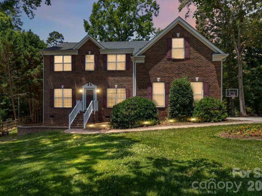 10606 Augustine Hill Lane, Charlotte, NC 28227.  MLS# CAR4394467, YatesRealty ID 31330. 