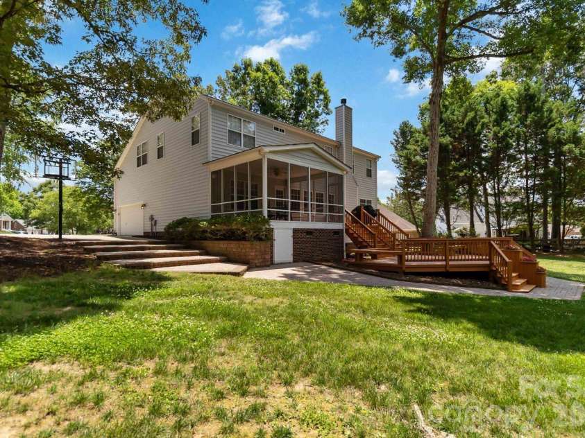 10606 Augustine Hill Lane, Charlotte, NC 28227.  MLS# CAR4394467, YatesRealty ID 31330. 
